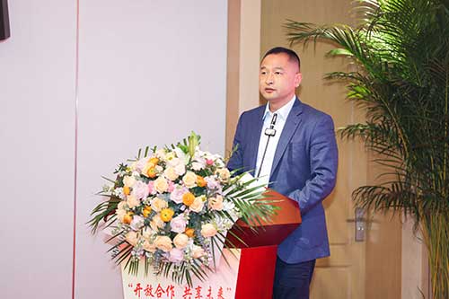 青浦區(qū)政府孫茂.jpg