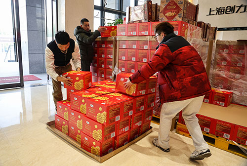  共度美好新春！上海創(chuàng)力集團為全體員工發(fā)放年貨大禮包(圖2)